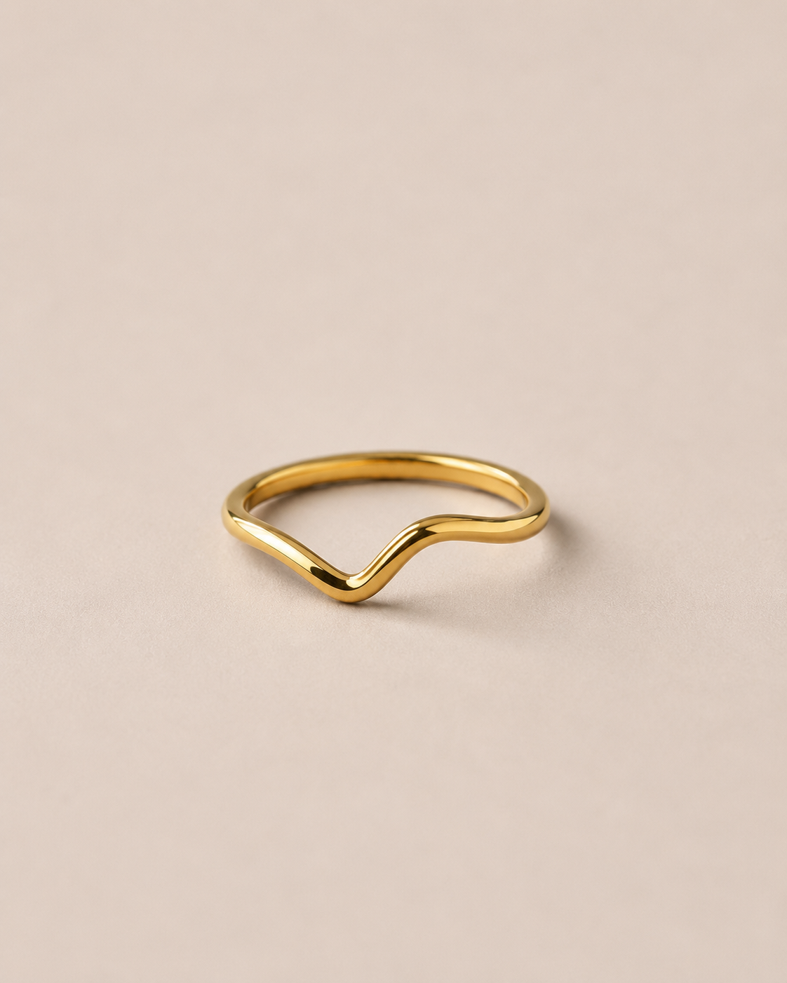 Minimalistic Wavy Gold Ring